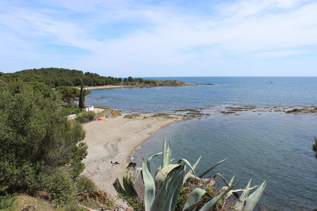 A Chic Four-Person Apartment By The Beach At Cap Ras Llança Εξωτερικό φωτογραφία