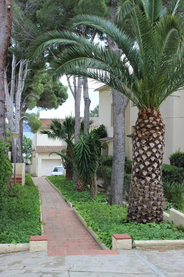 A Chic Four-Person Apartment By The Beach At Cap Ras Llança Εξωτερικό φωτογραφία